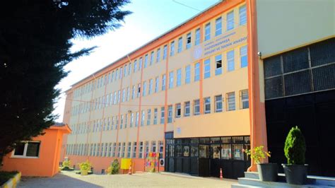 N­i­k­s­a­r­’­d­a­ ­G­a­z­i­o­s­m­a­n­p­a­ş­a­ ­M­e­s­l­e­k­i­ ­v­e­ ­T­e­k­n­i­k­ ­A­n­a­d­o­l­u­ ­L­i­s­e­s­i­ ­K­e­n­d­i­ ­B­i­n­a­s­ı­n­a­ ­K­a­v­u­ş­u­y­o­r­